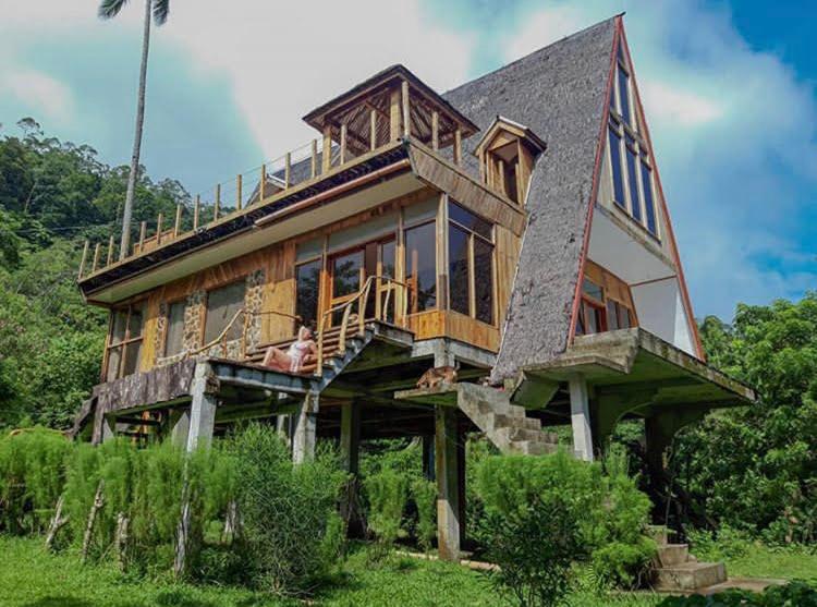 casas del volcán Camiguín