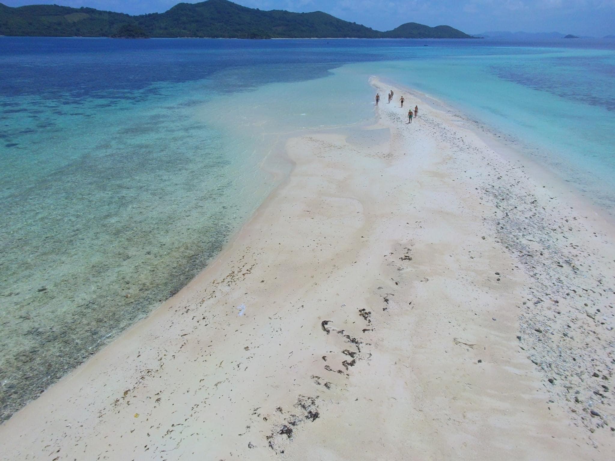 Sand-bar-white-beach-island-palawan-coron-elnido-boat-tour