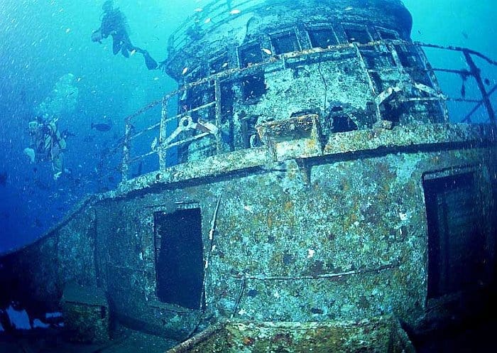 shipwreck diving Island Tours In The Philippines, Coron