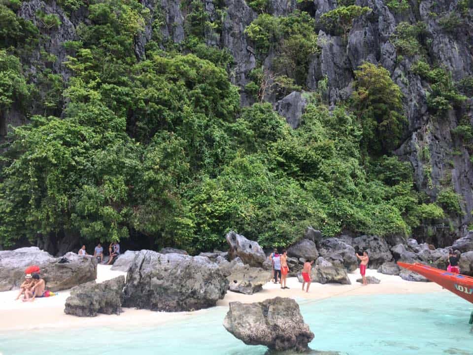 beach drone shot in el nido