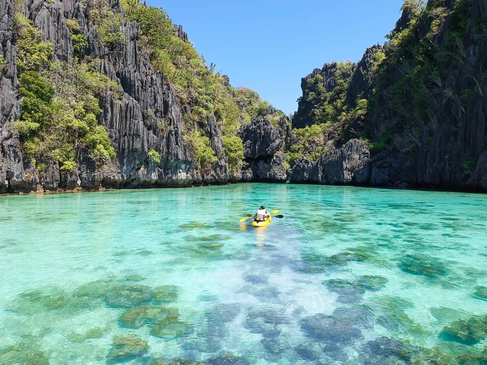 El Nido jezdí na kajaku