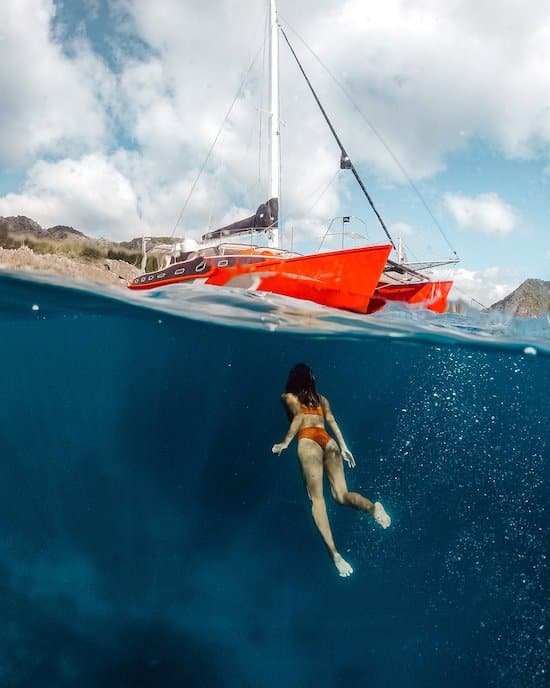yacht-catamaran-el-nido-underwater