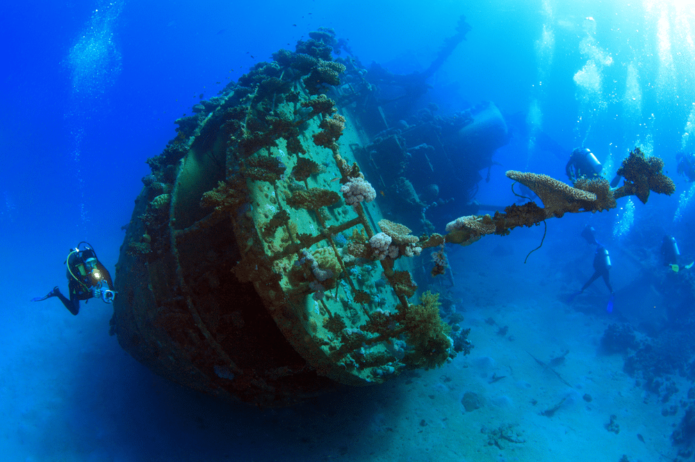 Wreck diving in Coron Bay