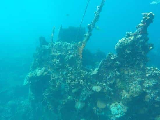 Skeleton-shipwreck-coron-Palawan-boat-tour-5