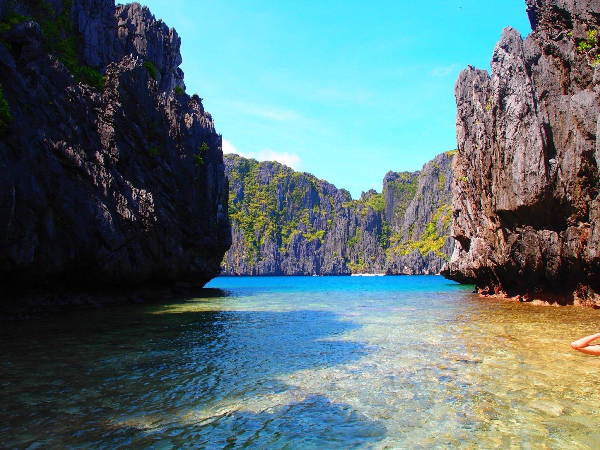 Payong-payong-spiaggia-El-nido-palawan