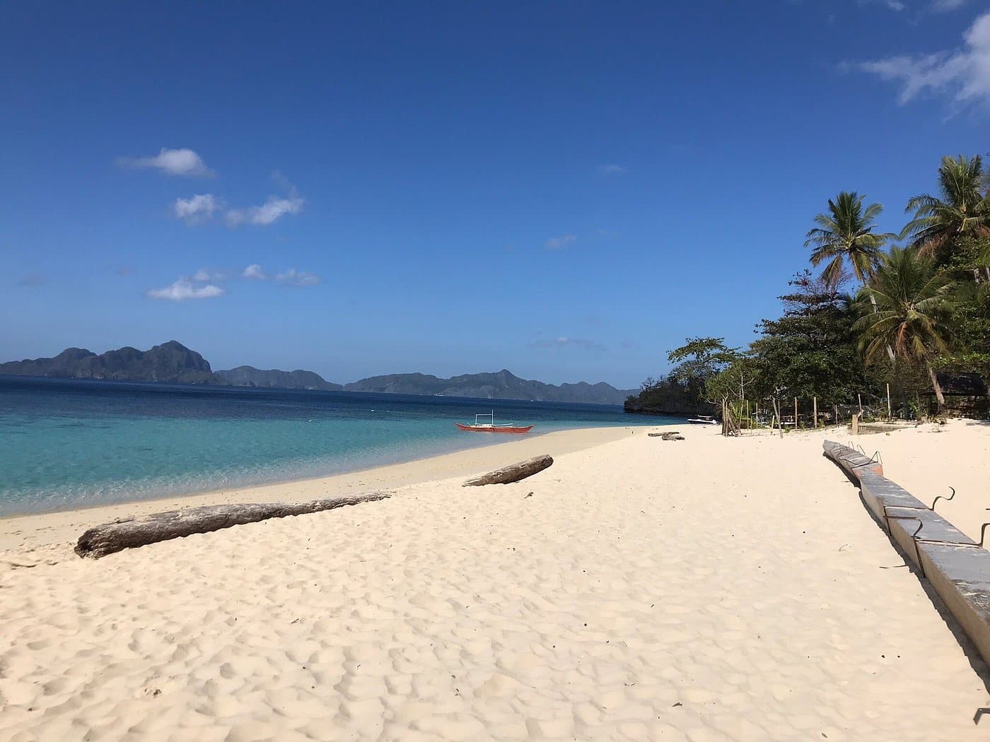 Seven-commando-beach-El-nido-Palawan-destination