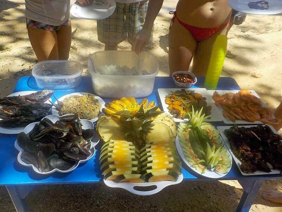 Payong-payong-beach-El-nido-palawan-tour-private-boat-food