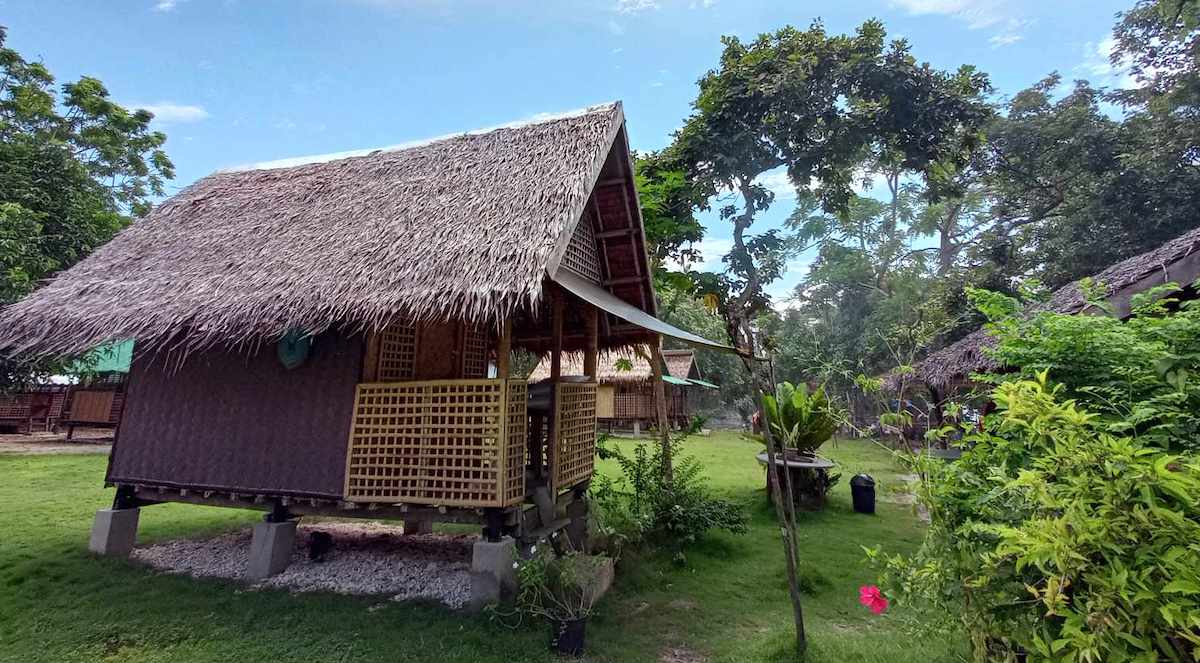 linapacan tourist camp hut close up