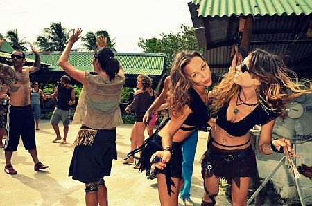 koh-phangan-thailand-dancing-in-the-sun