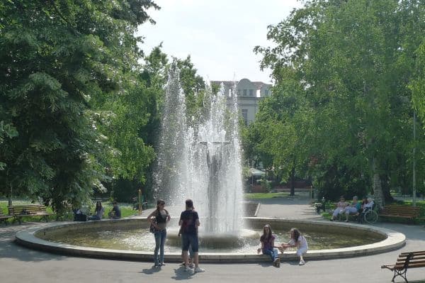 road-trip-from-Plovdiv-Bulgaria-to-Smolyan-with-Singapore-chicks_L1200629