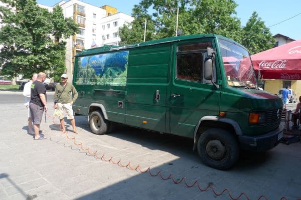 road-trip-from-Plovdiv-Bulgaria-to-Smolyan-with-Singapore-chicks_L1200663