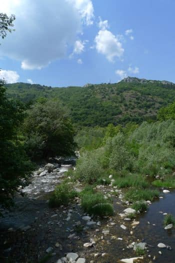 road-trip-from-Plovdiv-Bulgaria-to-Smolyan-with-Singapore-chicks_L1200673