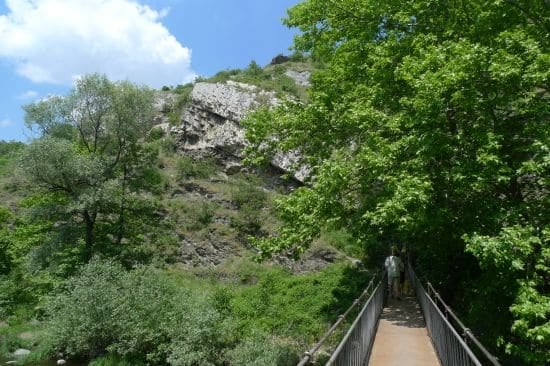 road-trip-from-Plovdiv-Bulgaria-to-Smolyan-with-Singapore-chicks_L1200674