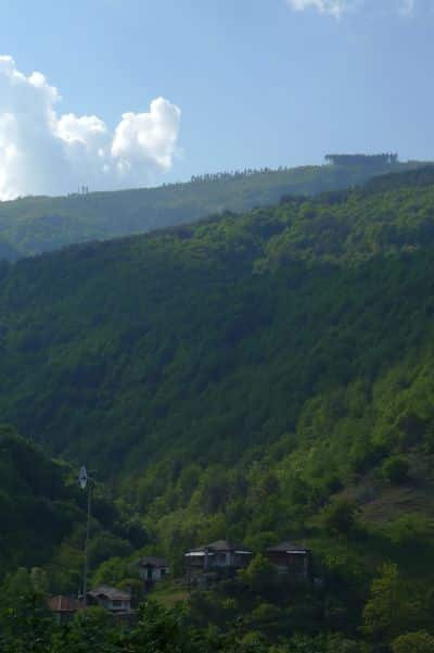 road-trip-from-Plovdiv-Bulgaria-to-Smolyan-with-Singapore-chicks_L1200686