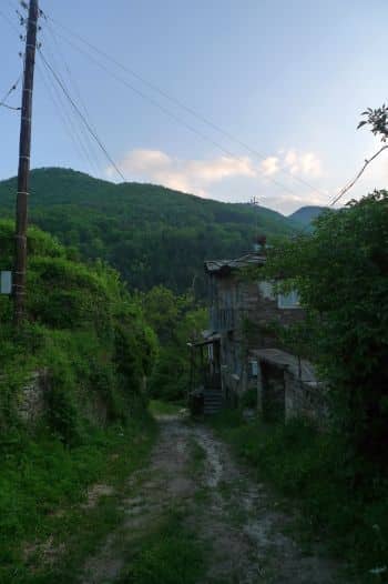 road-trip-from-Plovdiv-Bulgaria-to-Smolyan-with-Singapore-chicks_L1200695