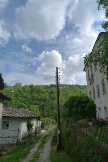 road-trip-from-Plovdiv-Bulgaria-to-Smolyan-with-Singapore-chicks_L1200711