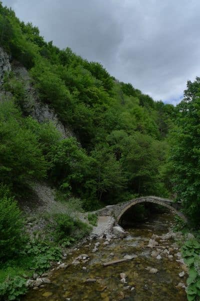 road-trip-from-Plovdiv-Bulgaria-to-Smolyan-with-Singapore-chicks_L1200876