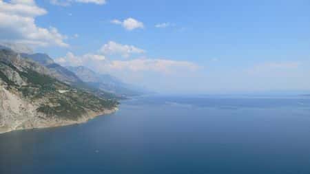 Cheap travel europe tour guide - coast of Croatia approaching Makarska