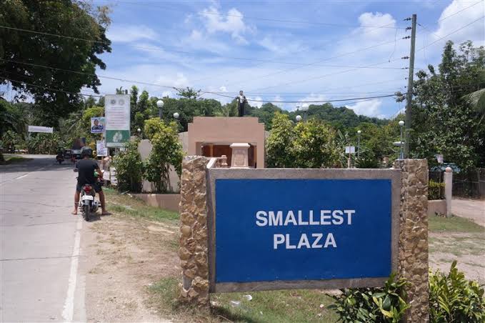 Guimaras-smallest-plaza-Guinness-book-world-of-record