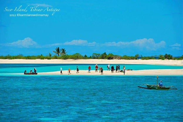 Seco Island, Panay, Visayas - hanging out on the beach