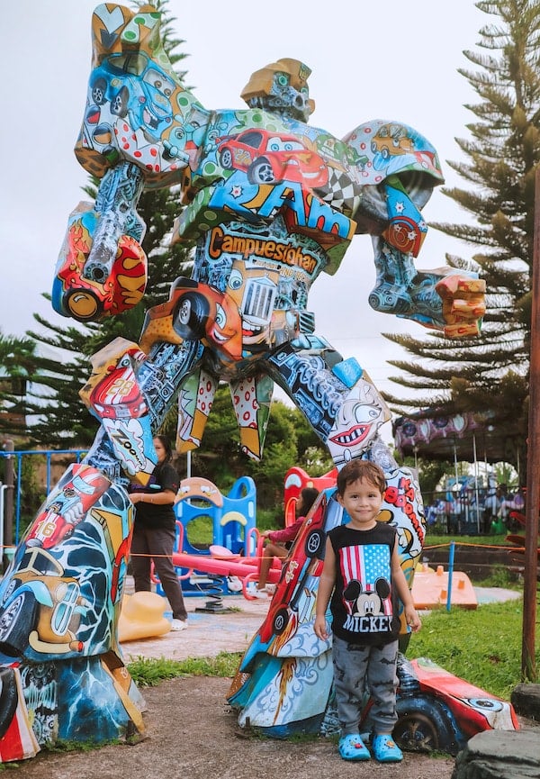 campuestohan-highland-resort-theme-water-park-big-robots