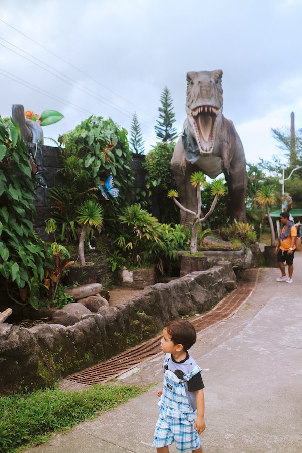 campuestohan-highland-resort-theme-water-park-dinasaurs-everywhere