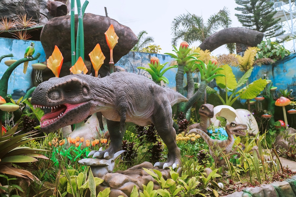 campuestohan-highland-resort-theme-water-park-dinasaurs-in-jungle