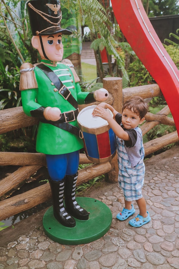 campuestohan-highland-resort-theme-water-park-little-drummer-boy