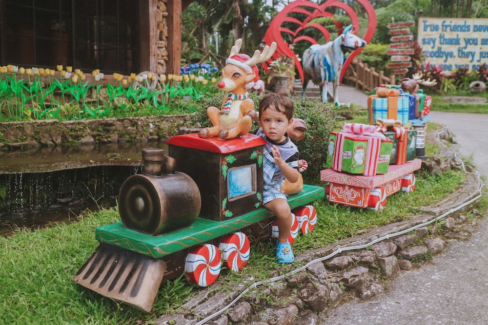 campuestohan-highland-resort-theme-water-park-pretend-riding-train