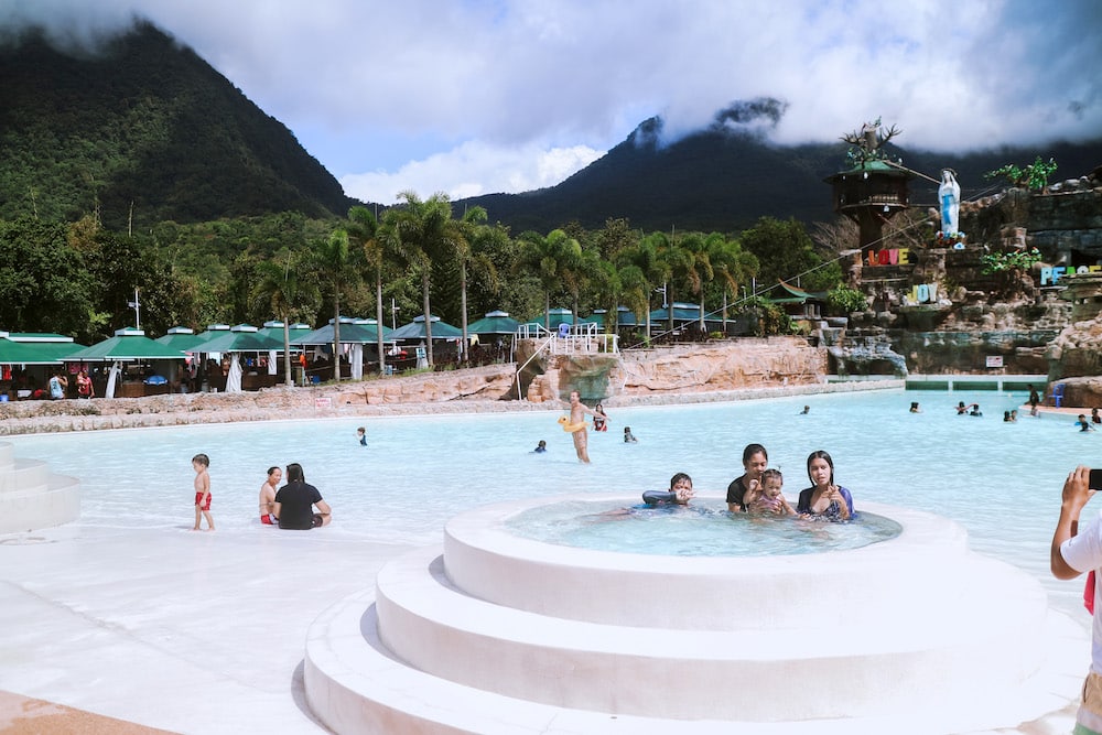 campuestohan-highland-resort-theme-water-park-swimming-pool