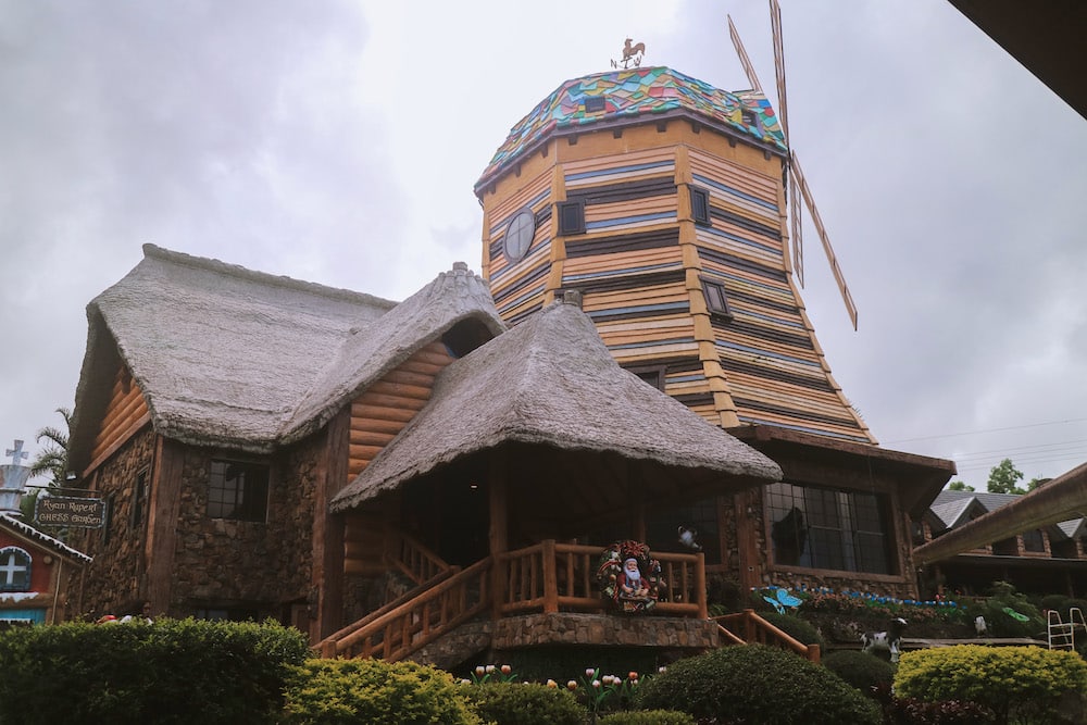 campuestohan-highland-resort-theme-water-park-wind-mill