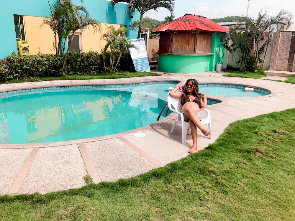 canoa-ecuador-swimming-pool